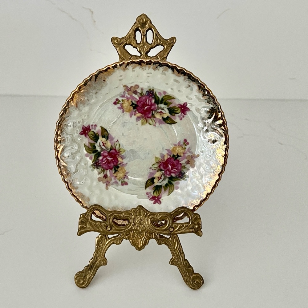 Elegant Floral Decorative Plate